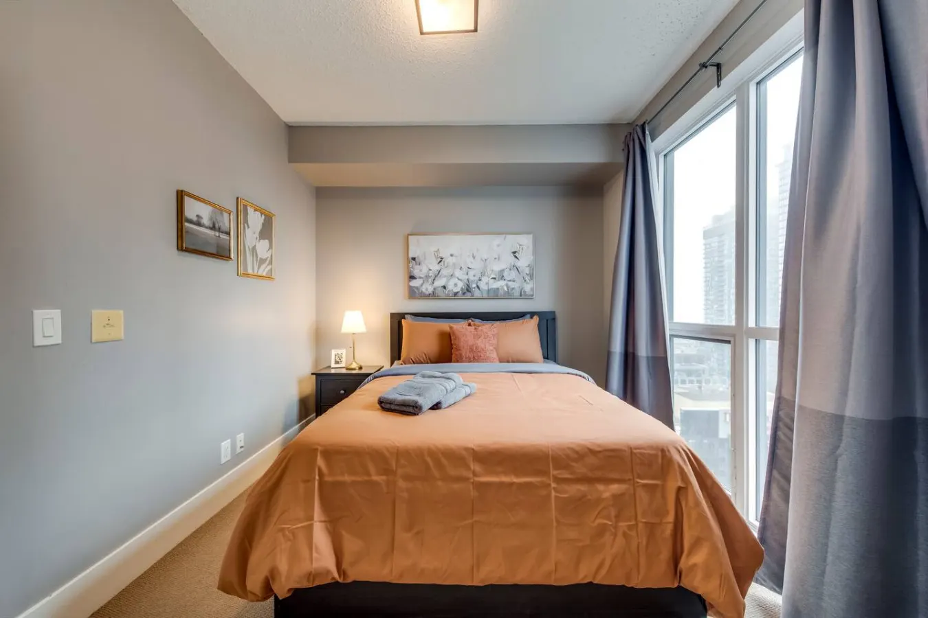 Newly Designed 1BR Condo Sleeps 4 City Views 20