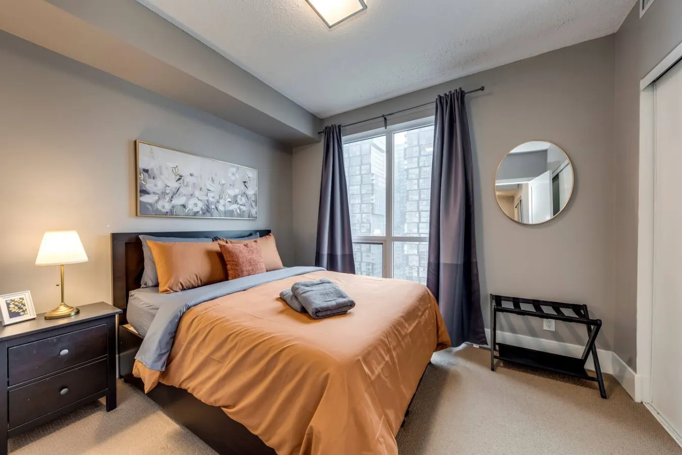 Newly Designed 1BR Condo Sleeps 4 City Views 3