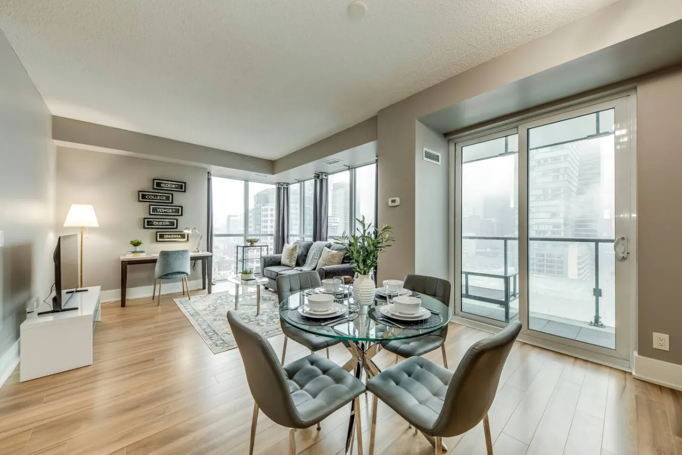 Newly Designed 1BR Condo Sleeps 4 City Views 4