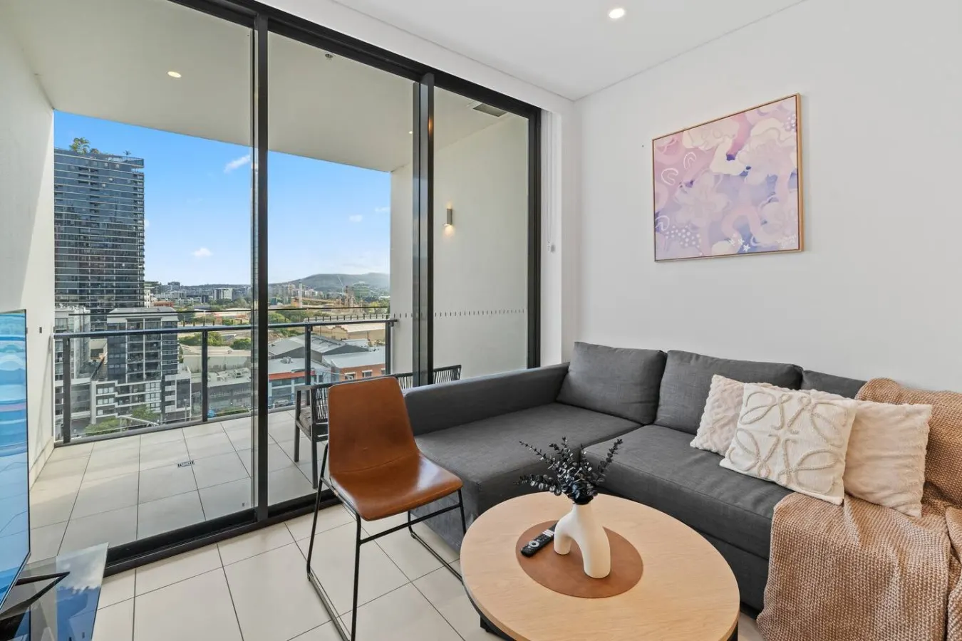 Art House 2 King+Sofa Bed Parking @ Southbank 8