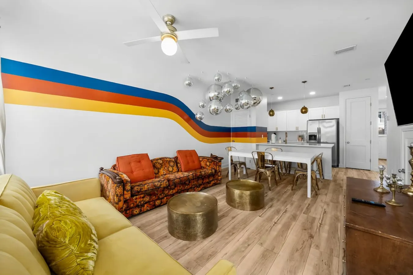 Groovy Shack ~ Walk to Beach! ~ W/D ~ 3 Bed/3 Bath