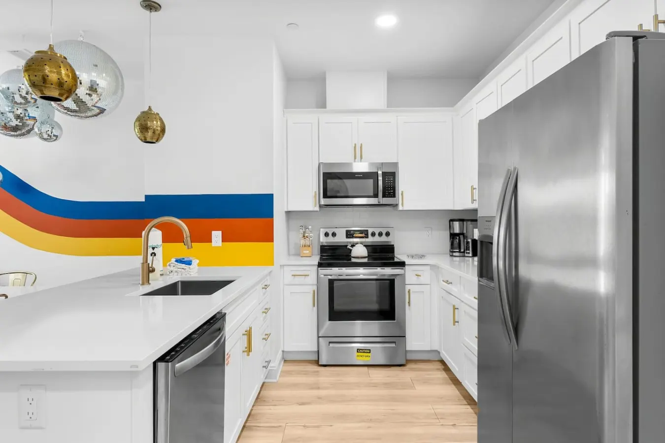 Groovy Shack ~ Walk to Beach! ~ W/D ~ 3 Bed/3 Bath 6