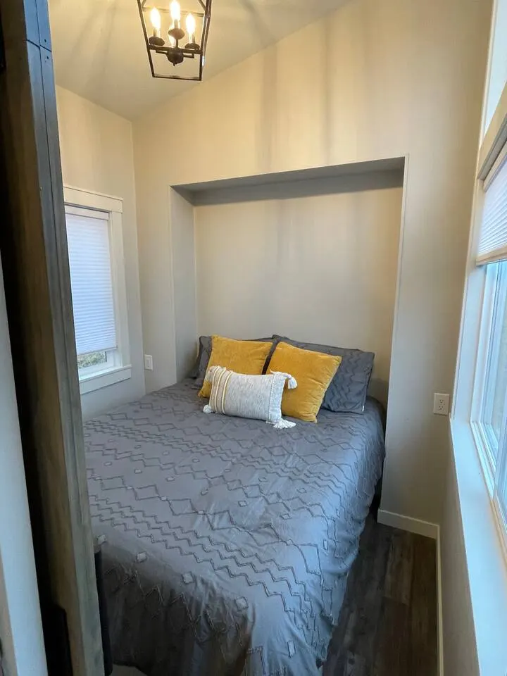 Delightful 1-bedroom Tiny Home w/ indoor fireplace 10