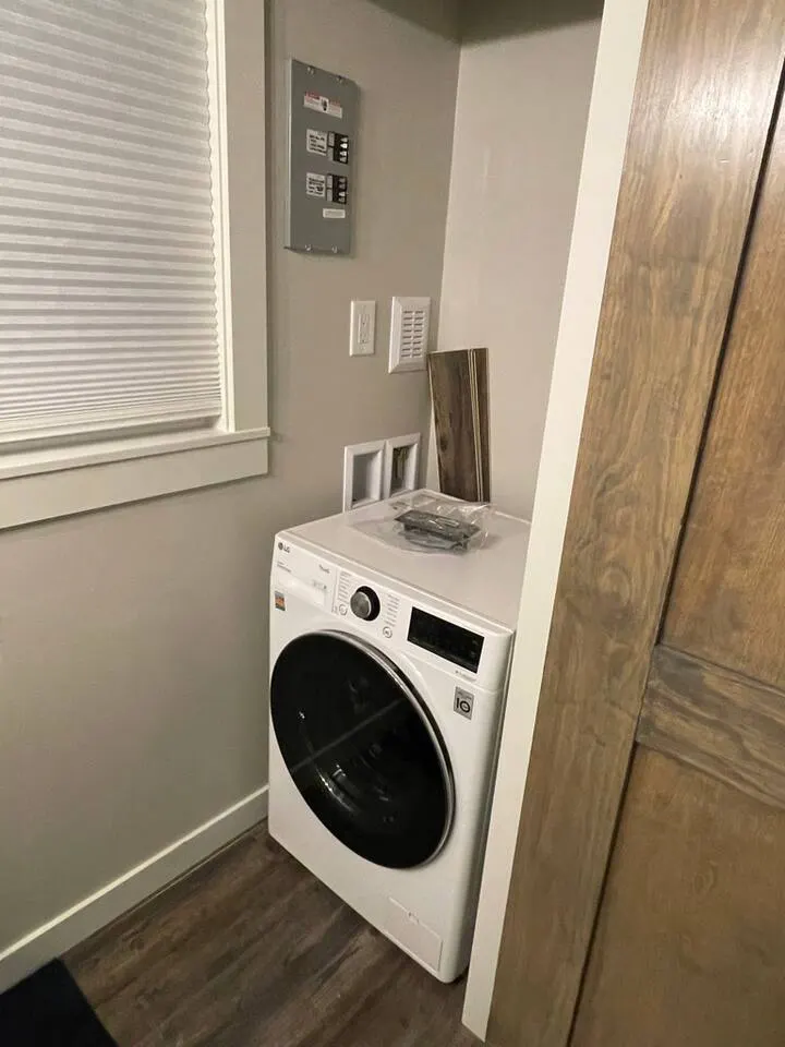 Delightful 1-bedroom Tiny Home w/ indoor fireplace 8