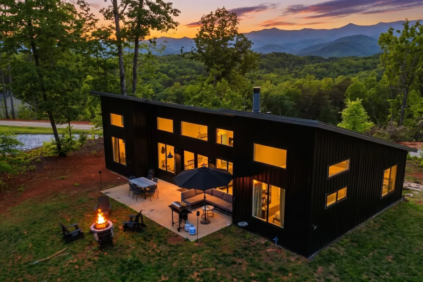 Modern Mtn Retreat | Firepit, Grill & Fireplace
