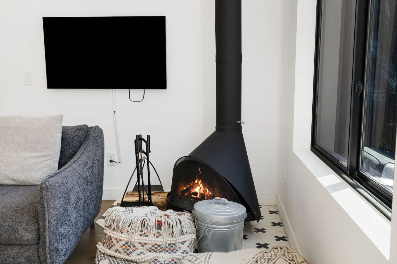 Modern Mtn Retreat Firepit, Grill & Fireplace 7