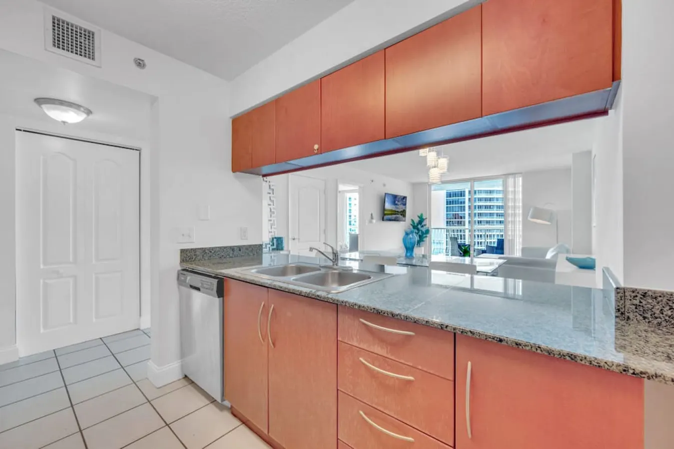 40th floor Ocean View - Best Location 9