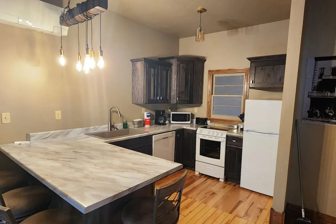 Nugget Suite - Main Street 9