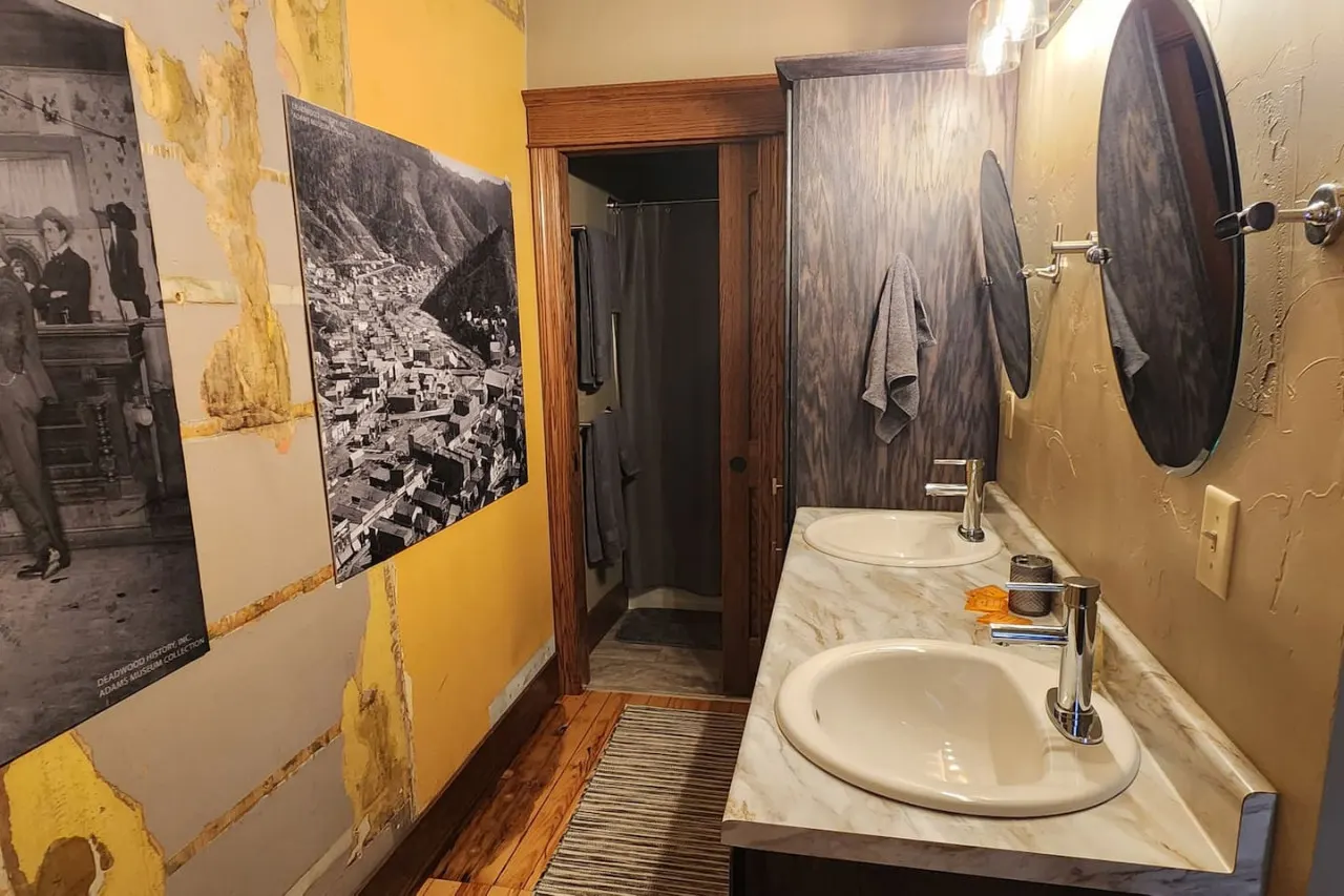 Nugget Suite - Main Street 16