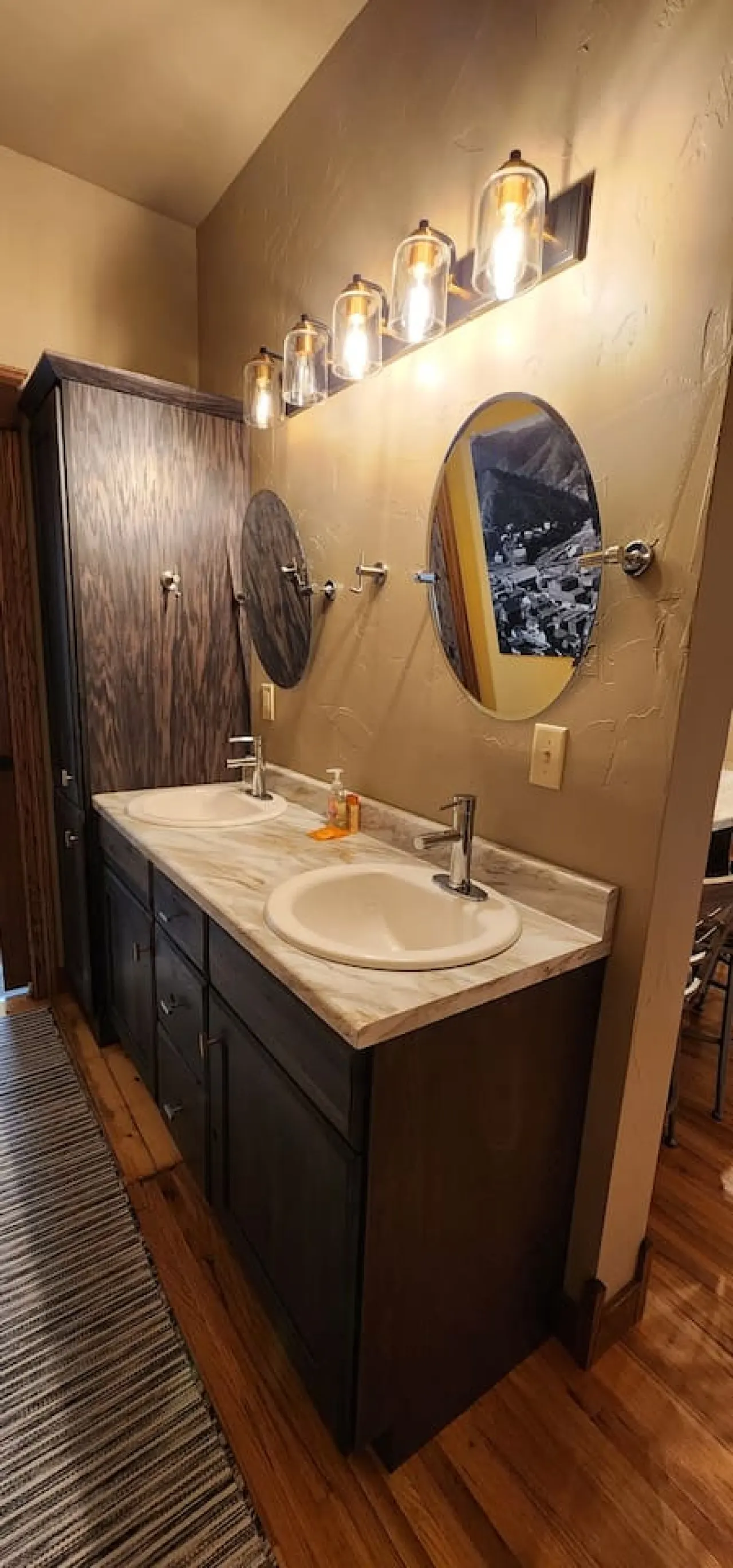 Nugget Suite - Main Street 17