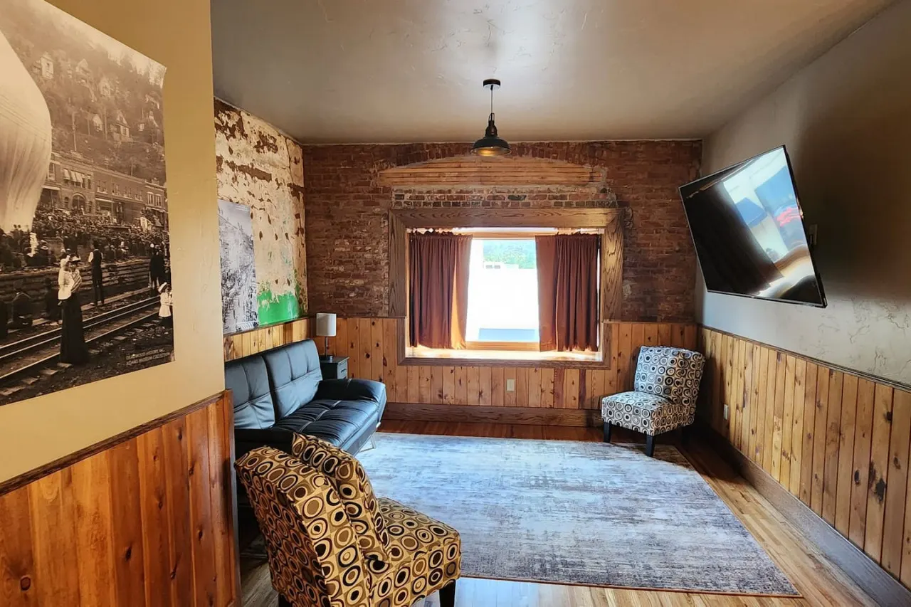 Nugget Suite - Main Street 4
