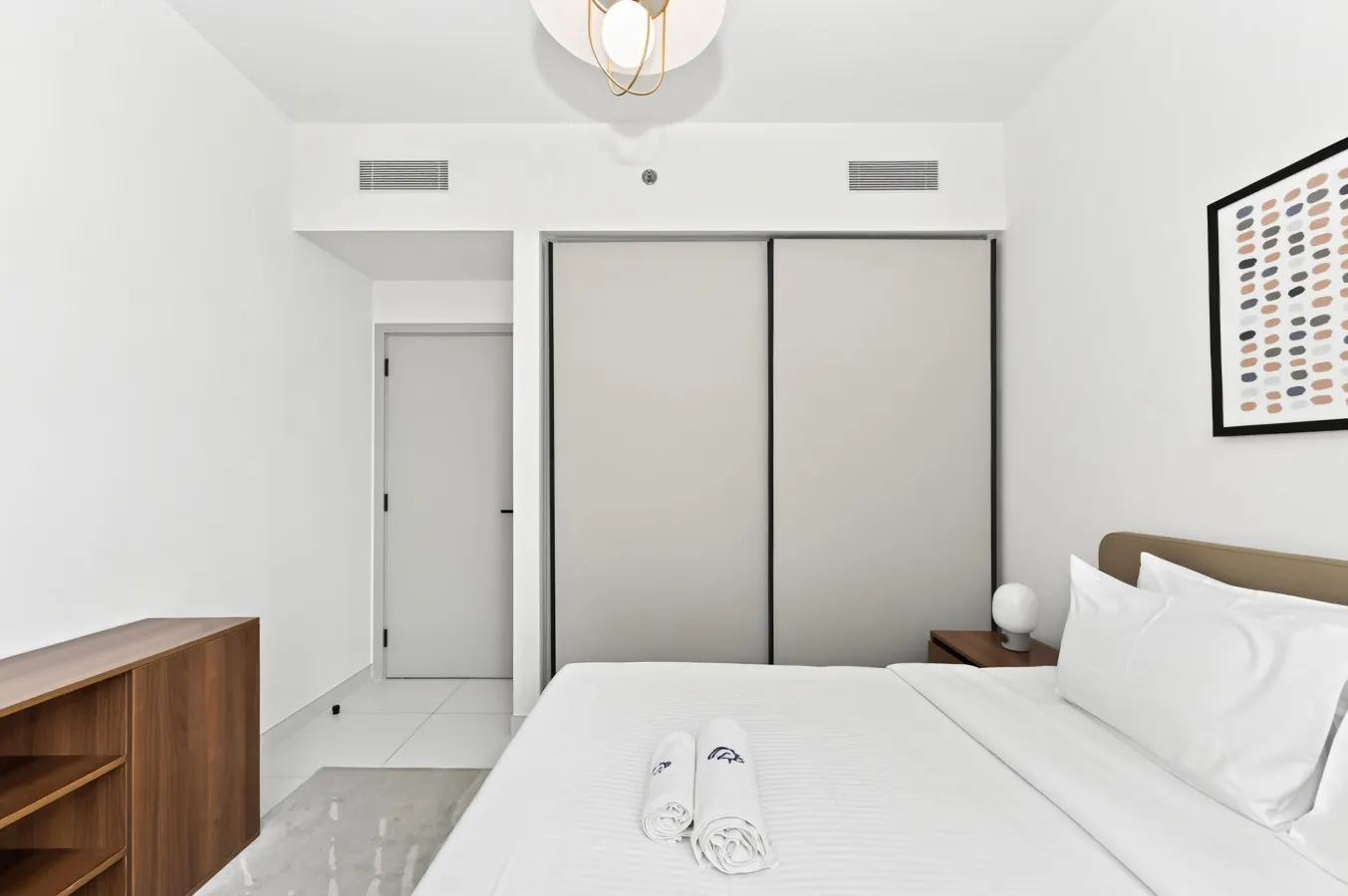 Seascape Sanctuary: 4-Bedroom Beachfront Bliss 15