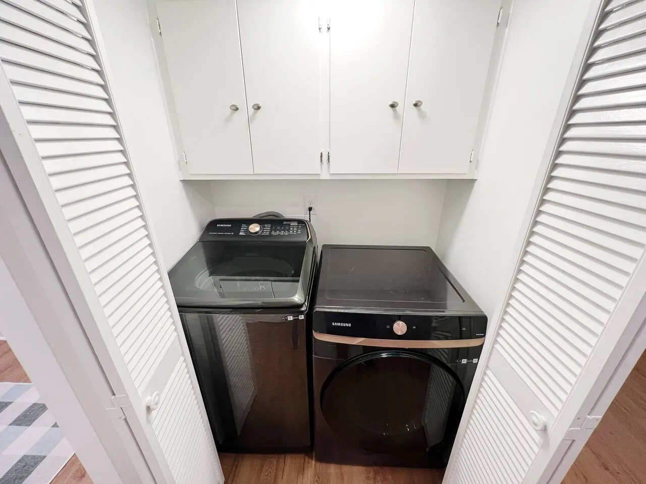 5 Beds 4 Bdrm 4 Bath 2 Laundry Rooms 13
