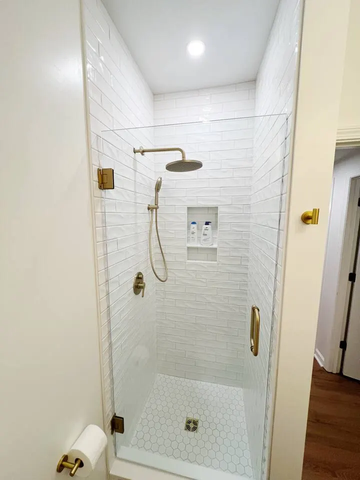 5 Beds 4 Bdrm 4 Bath 2 Laundry Rooms 14