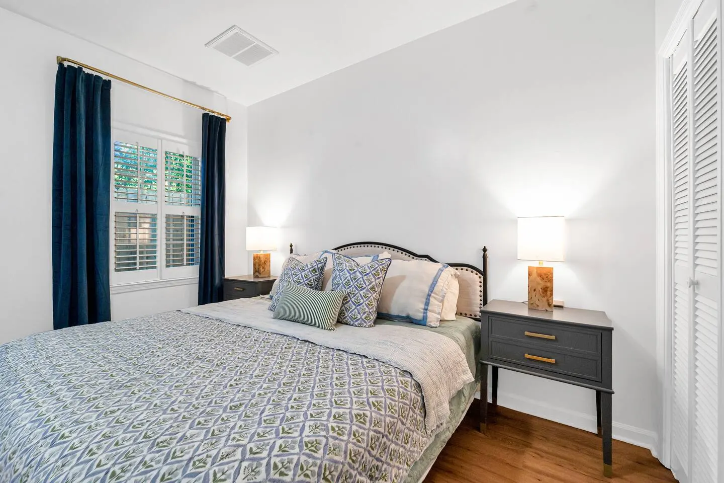 5 Beds 4 Bdrm 4 Bath 2 Laundry Rooms 16