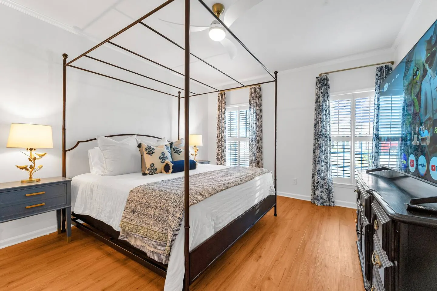 5 Beds 4 Bdrm 4 Bath 2 Laundry Rooms 18
