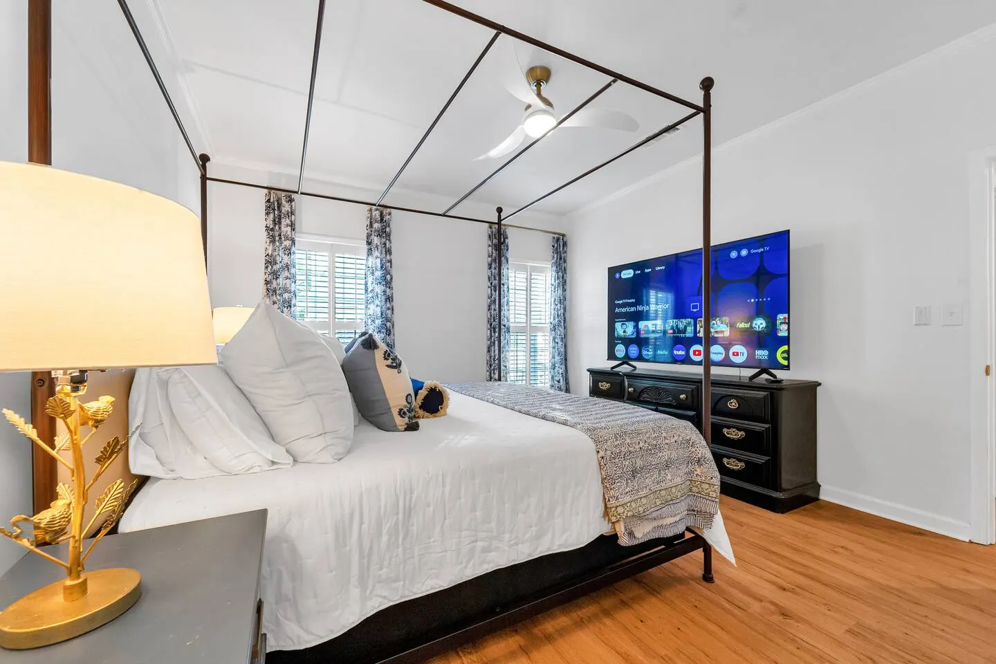 5 Beds 4 Bdrm 4 Bath 2 Laundry Rooms — photo 3