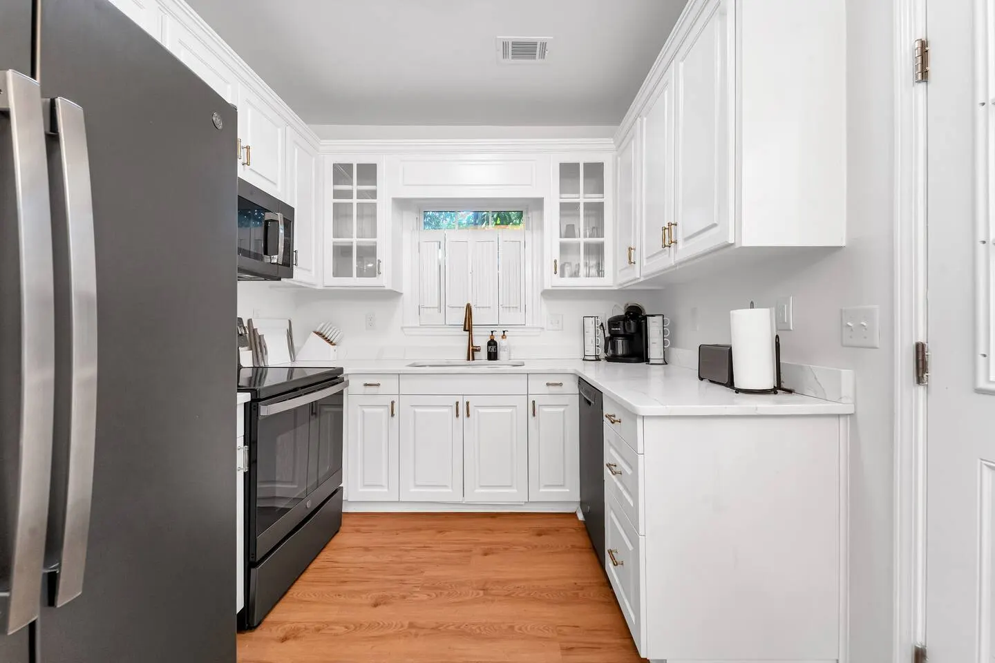 5 Beds 4 Bdrm 4 Bath 2 Laundry Rooms — photo 5