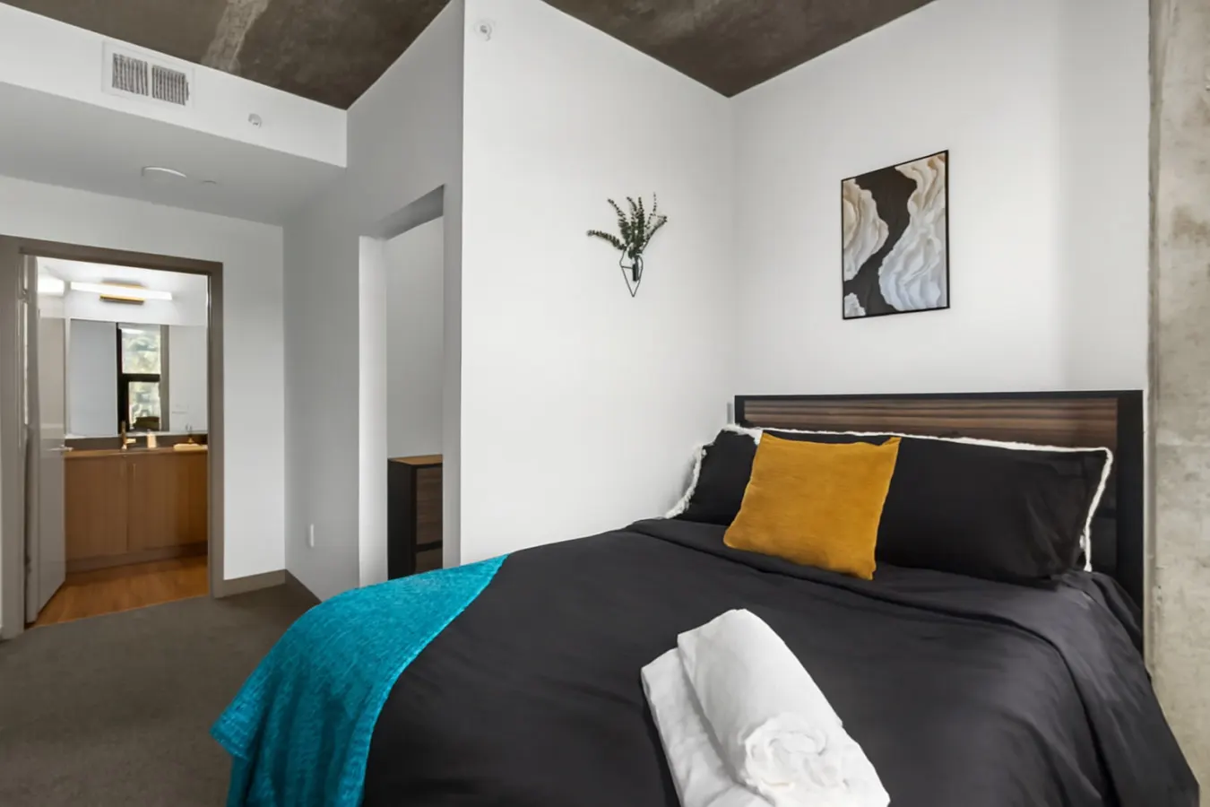 Prime 2BR Stay Five Points & Nightlife 7th 14