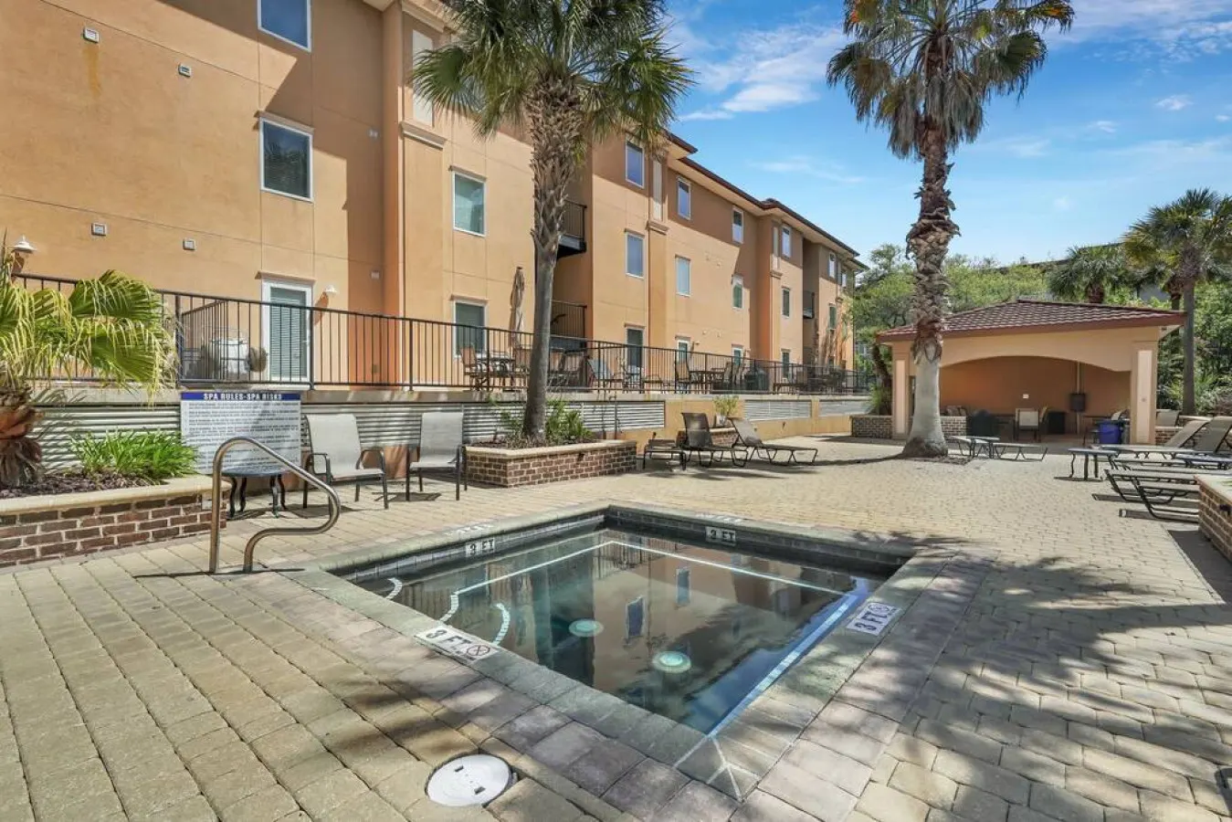 3 BR Condo 2 Pools and Hot Tub Walk to Beach — photo 2
