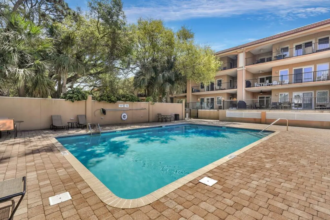 3 BR Condo 2 Pools and Hot Tub Walk to Beach 10