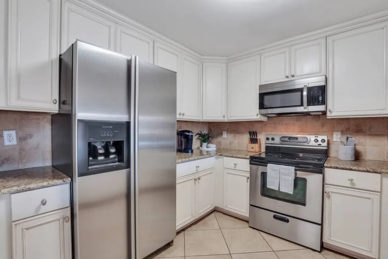 3 BR Condo 2 Pools and Hot Tub Walk to Beach 19