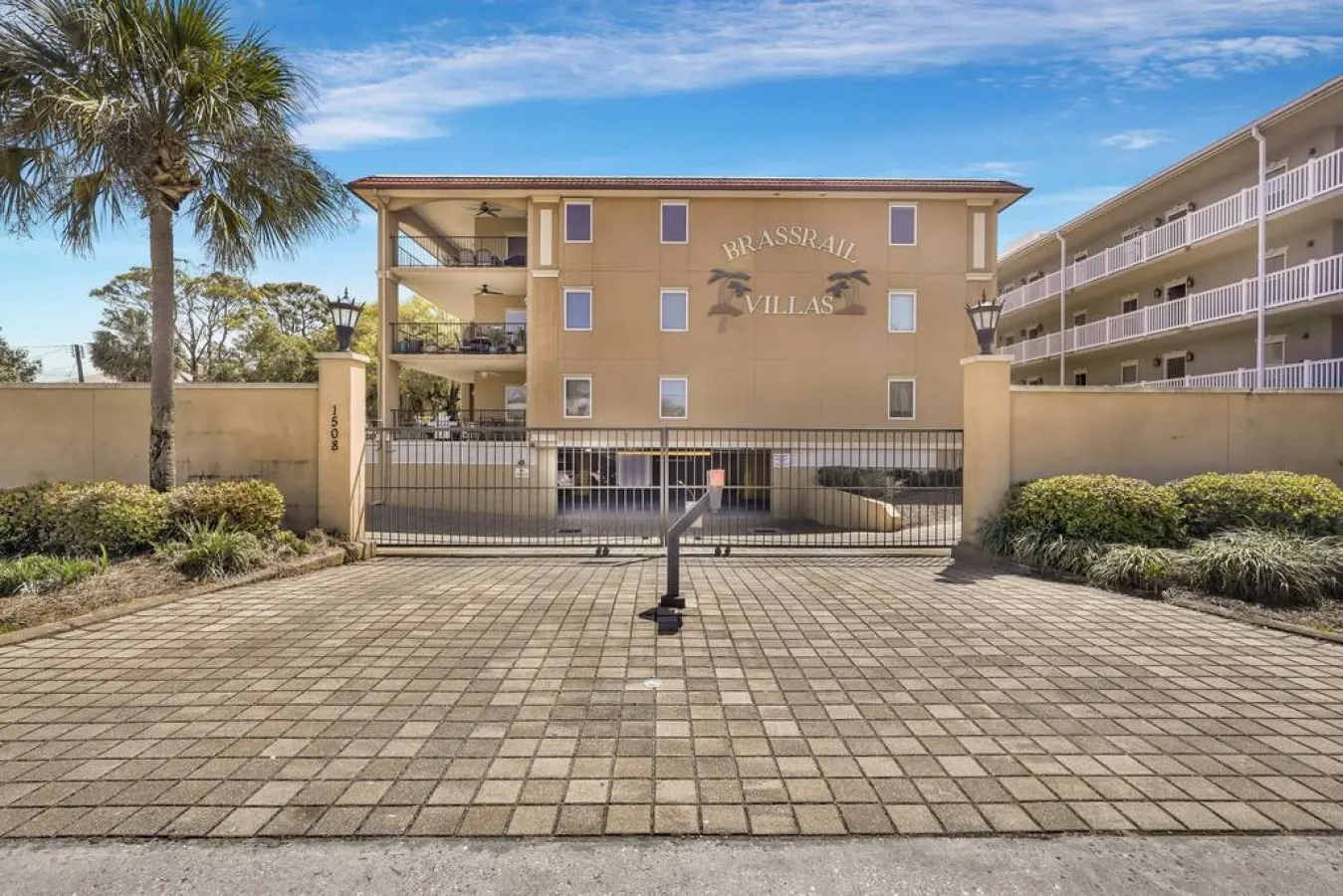 3 BR Condo 2 Pools and Hot Tub Walk to Beach 7