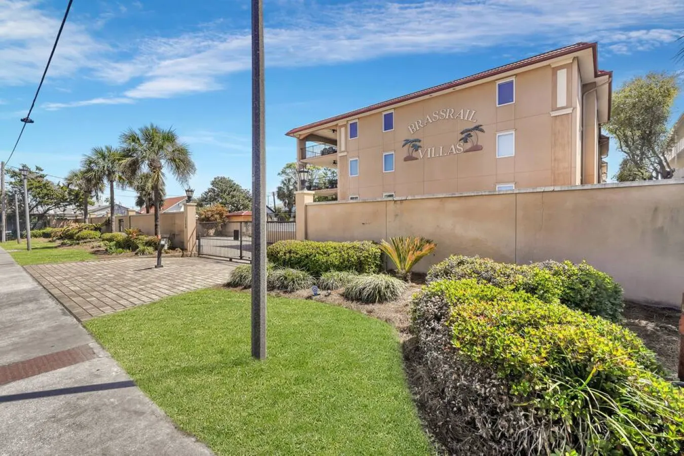 3 BR Condo 2 Pools and Hot Tub Walk to Beach 8