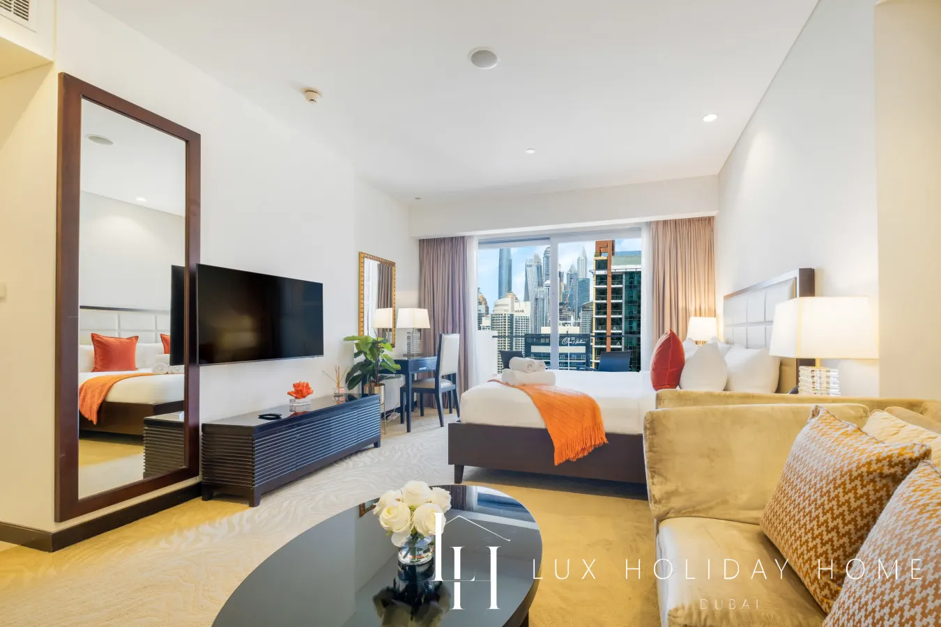 LUX | The JW Marina Studio 3 — photo 2