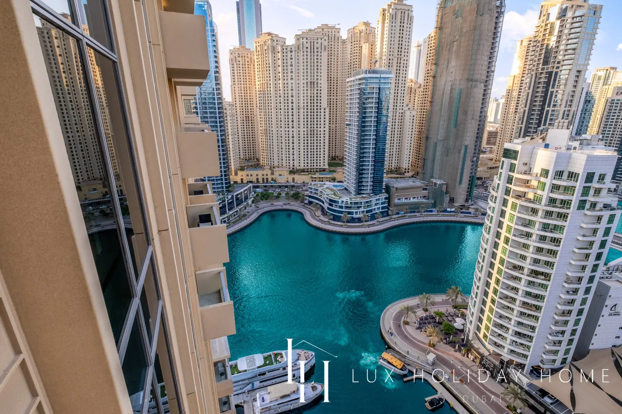 LUX The JW Marina Studio 3 9