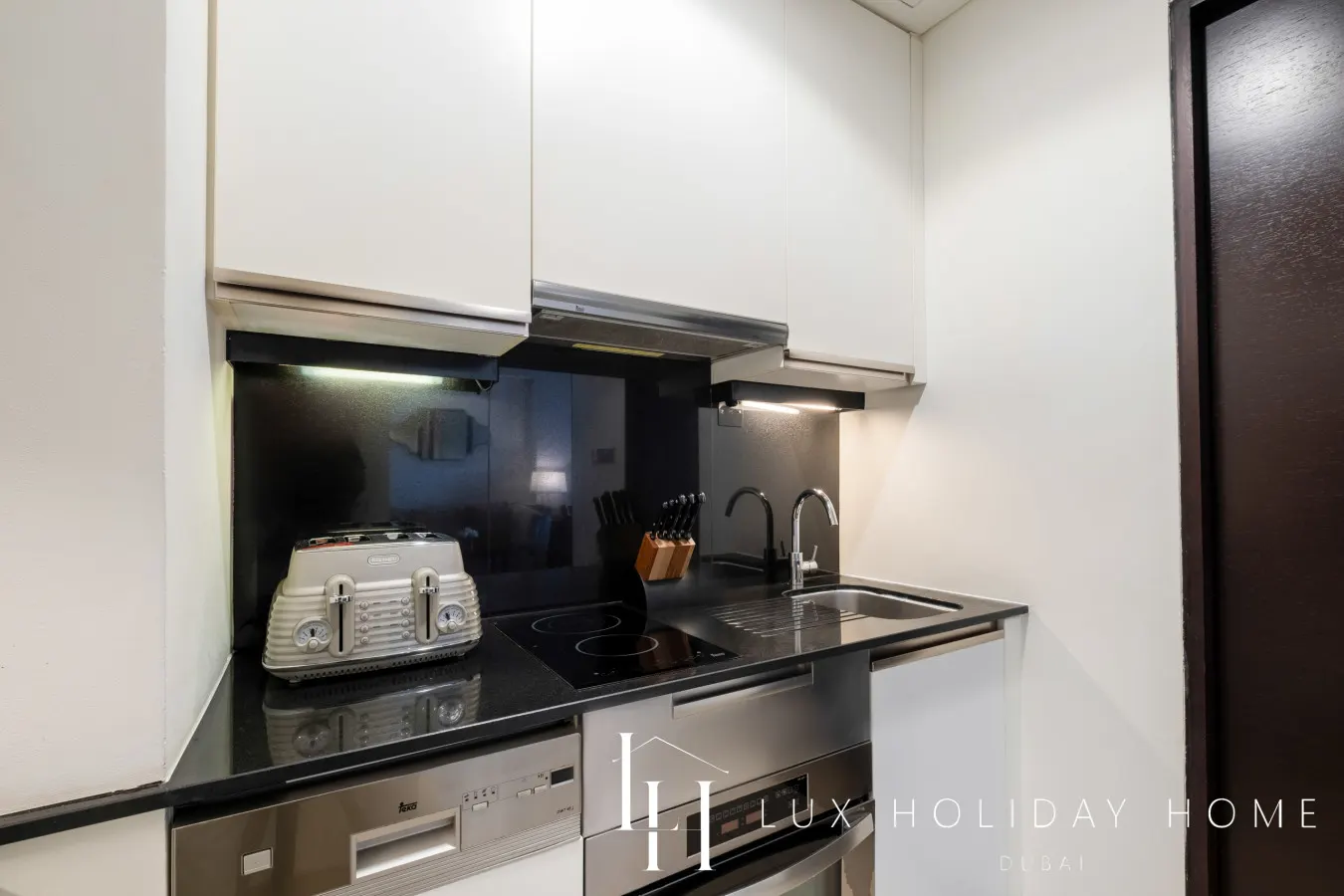 LUX The JW Marina Studio 3 12