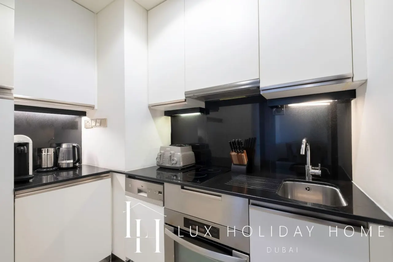 LUX The JW Marina Studio 3 13
