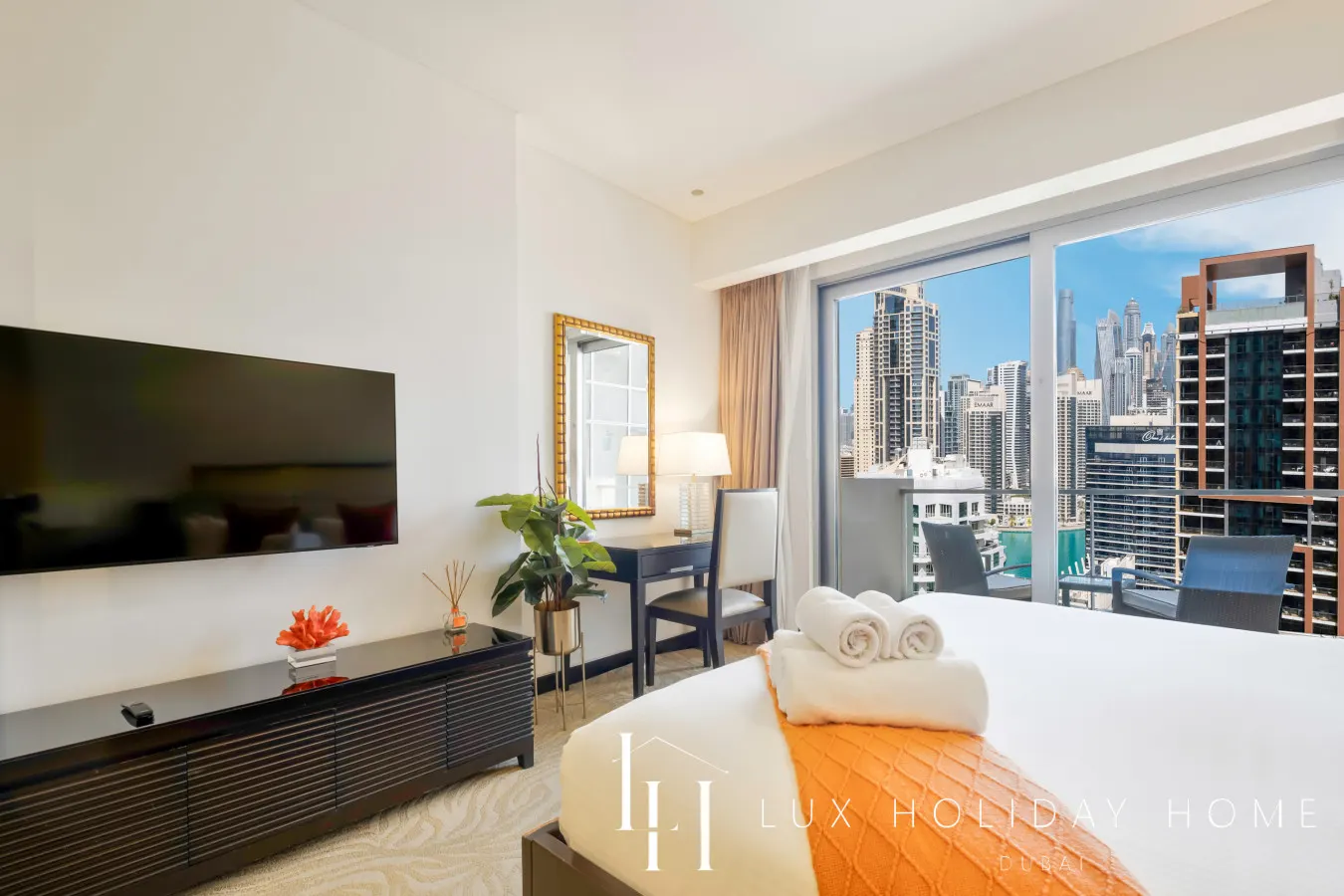 LUX The JW Marina Studio 3 14