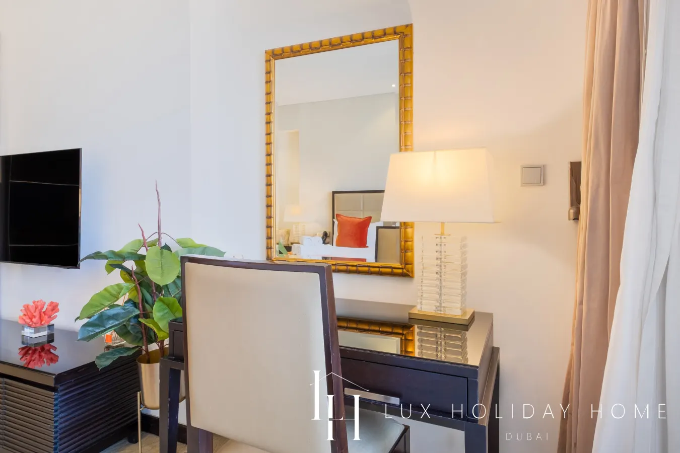 LUX The JW Marina Studio 3 15