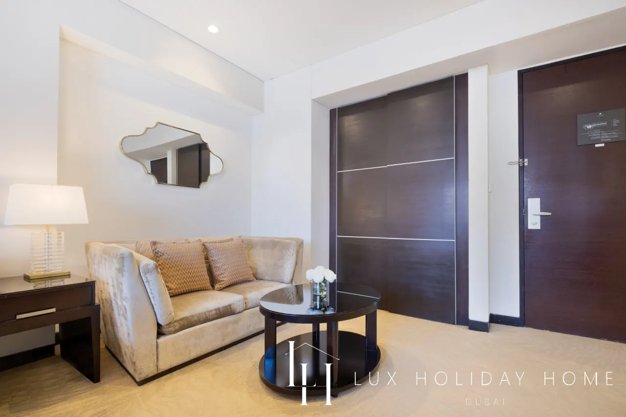 LUX The JW Marina Studio 3 16