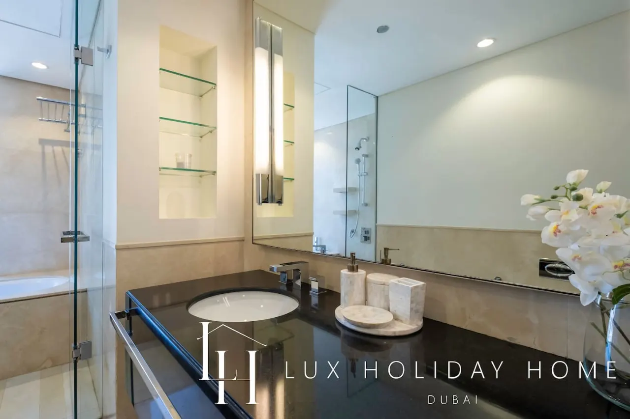 LUX The JW Marina Studio 3 18