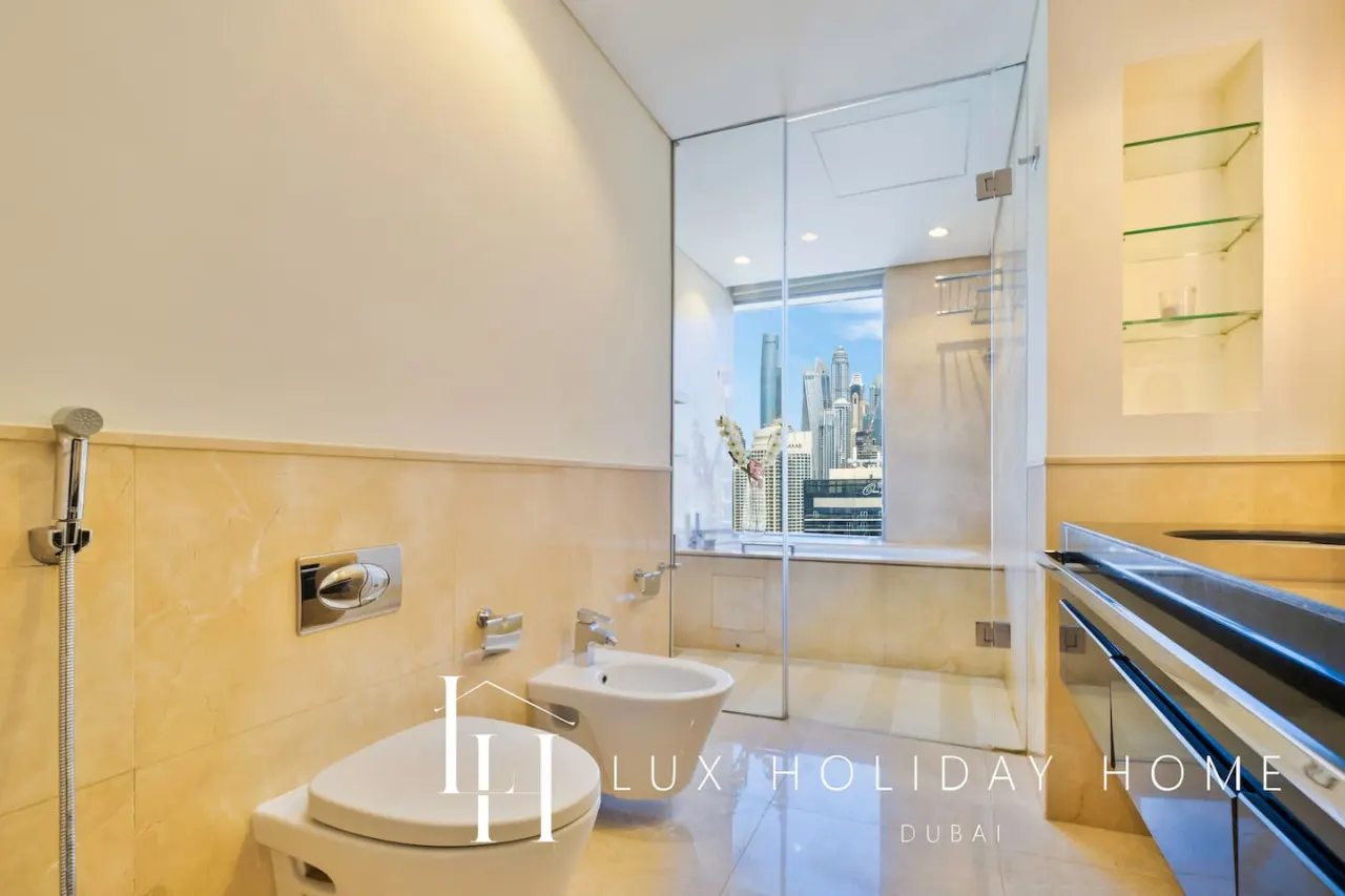 LUX The JW Marina Studio 3 19