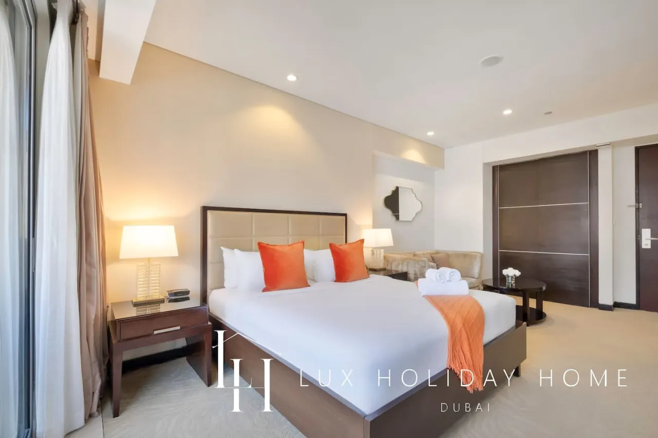 LUX The JW Marina Studio 3 8
