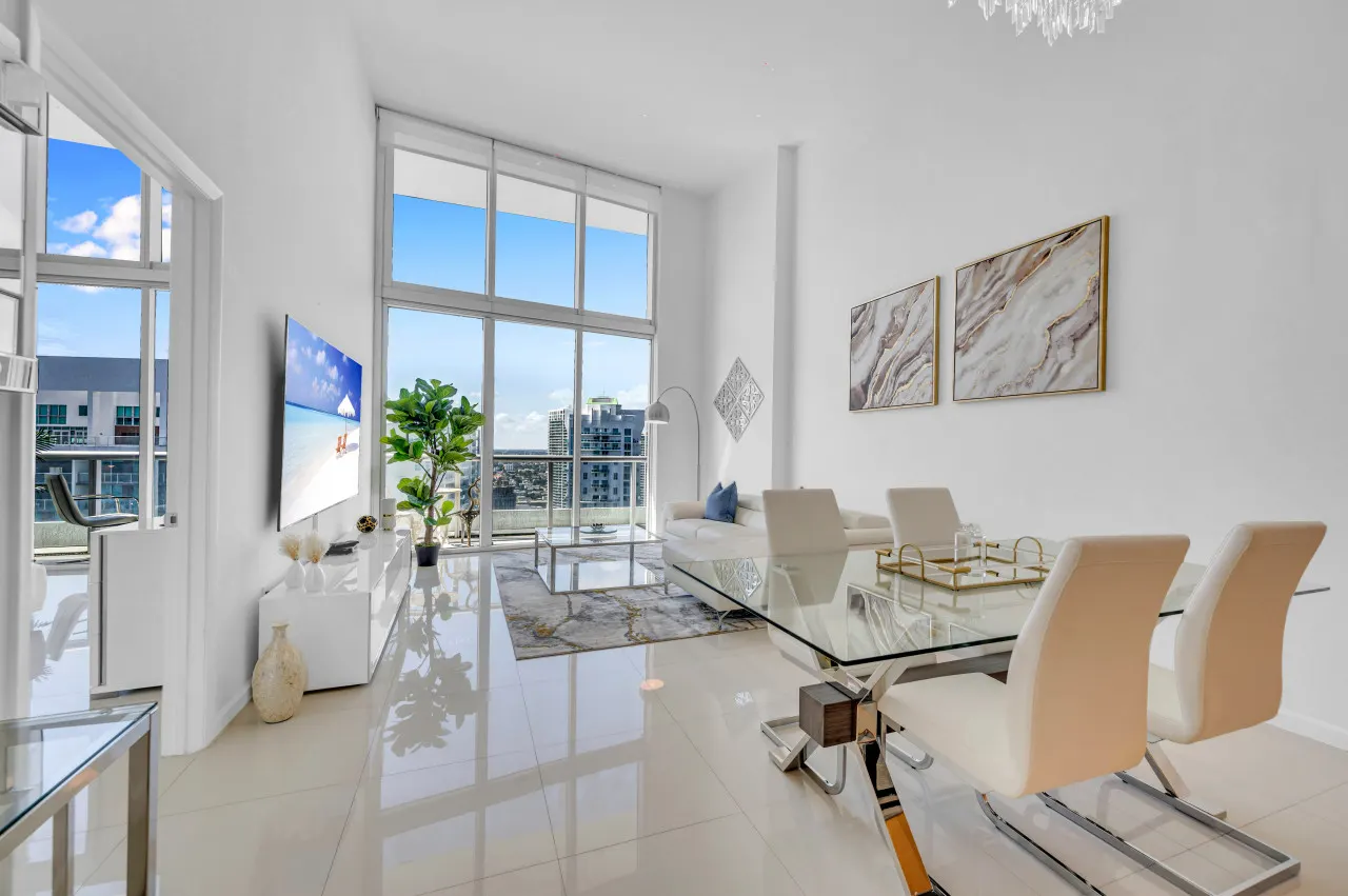 40th floor High Ceilings unit at icon Brickell 2