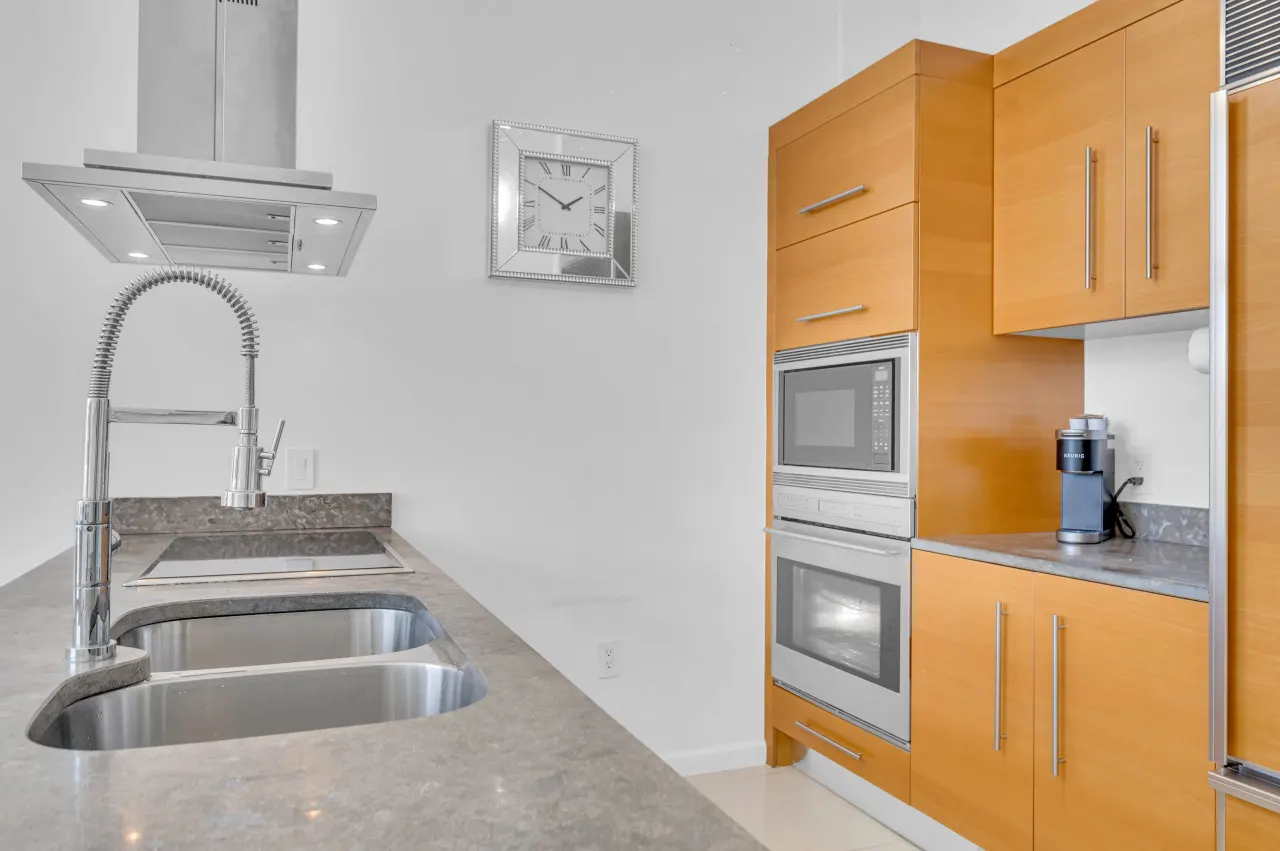 40th floor High Ceilings unit at icon Brickell 11