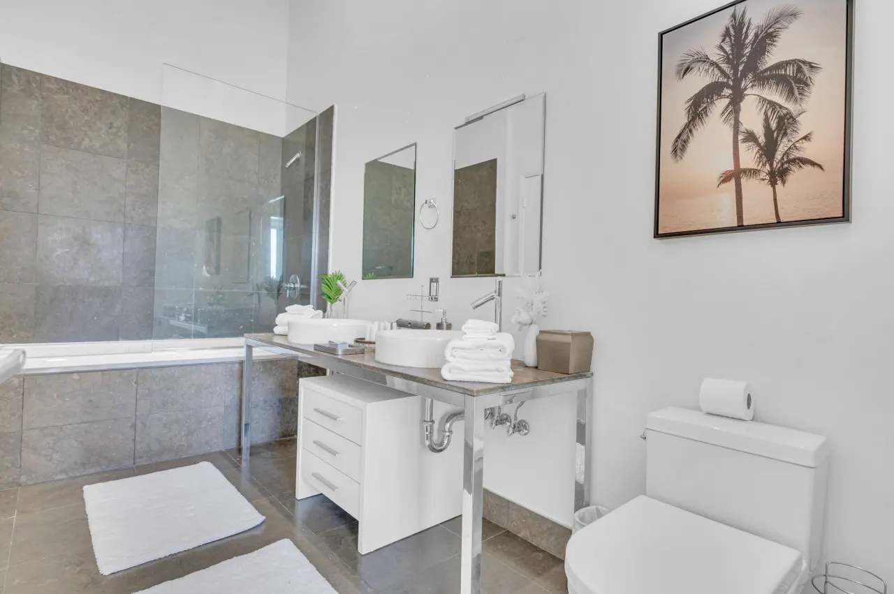 40th floor High Ceilings unit at icon Brickell 15