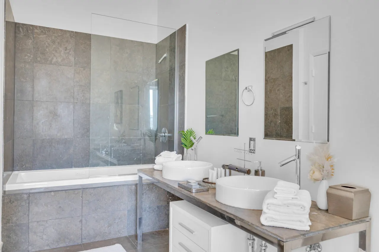 40th floor High Ceilings unit at icon Brickell 16