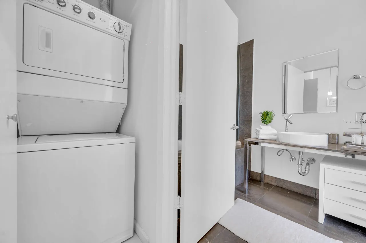 40th floor High Ceilings unit at icon Brickell 18
