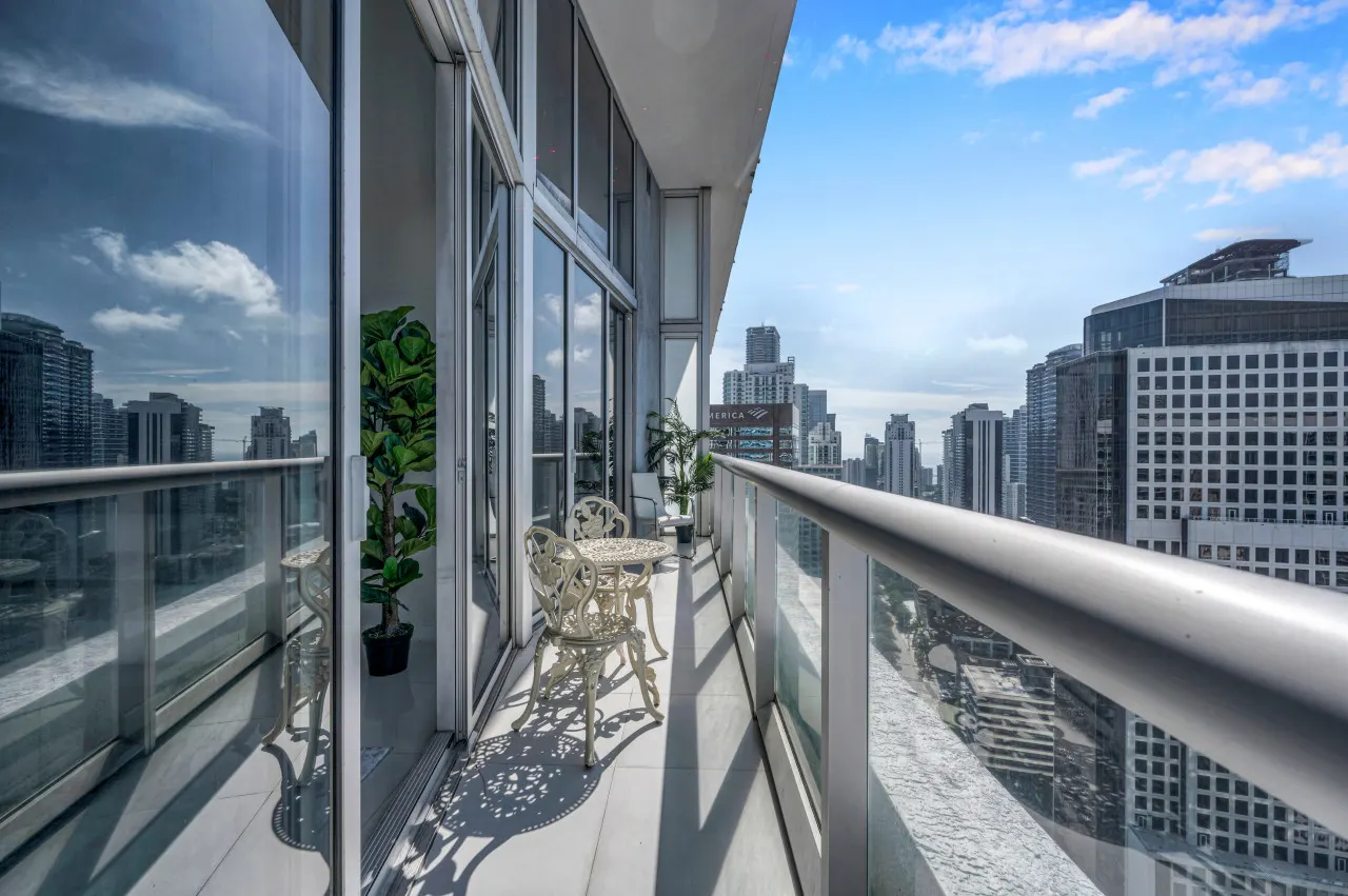 40th floor High Ceilings unit at icon Brickell 20