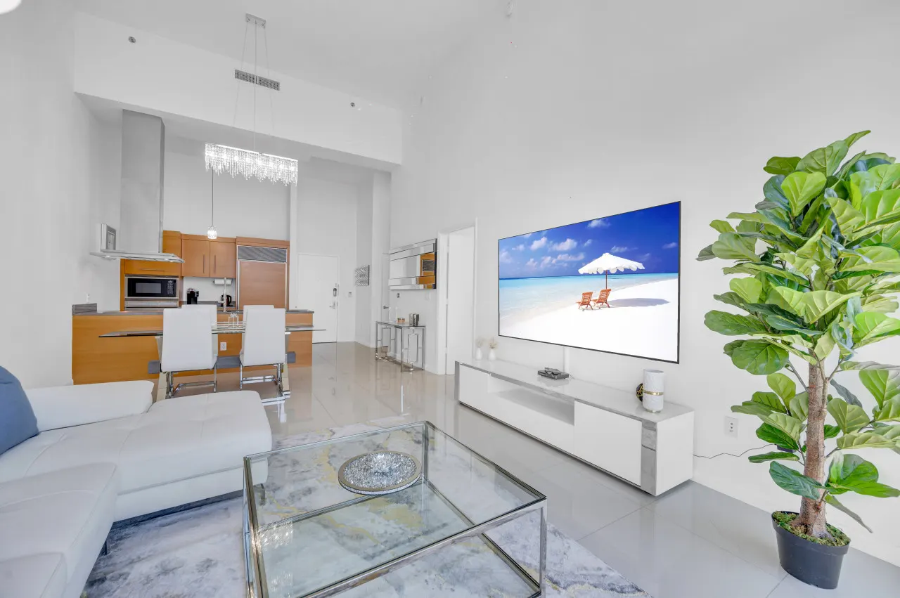 40th floor High Ceilings unit at icon Brickell 3