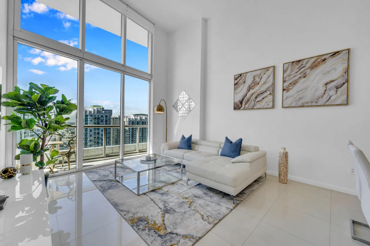 40th floor High Ceilings unit at icon Brickell 6
