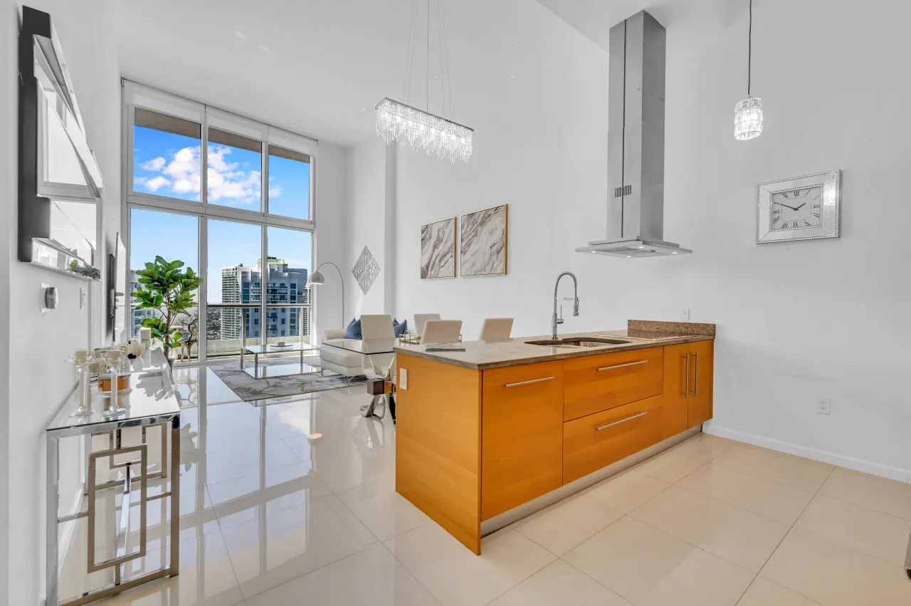 40th floor High Ceilings unit at icon Brickell 8
