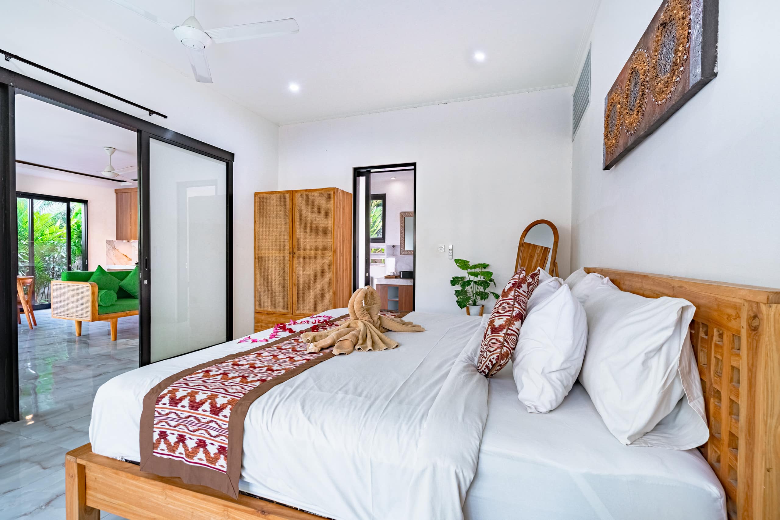 Villa in Ubud with forest views — photo 2