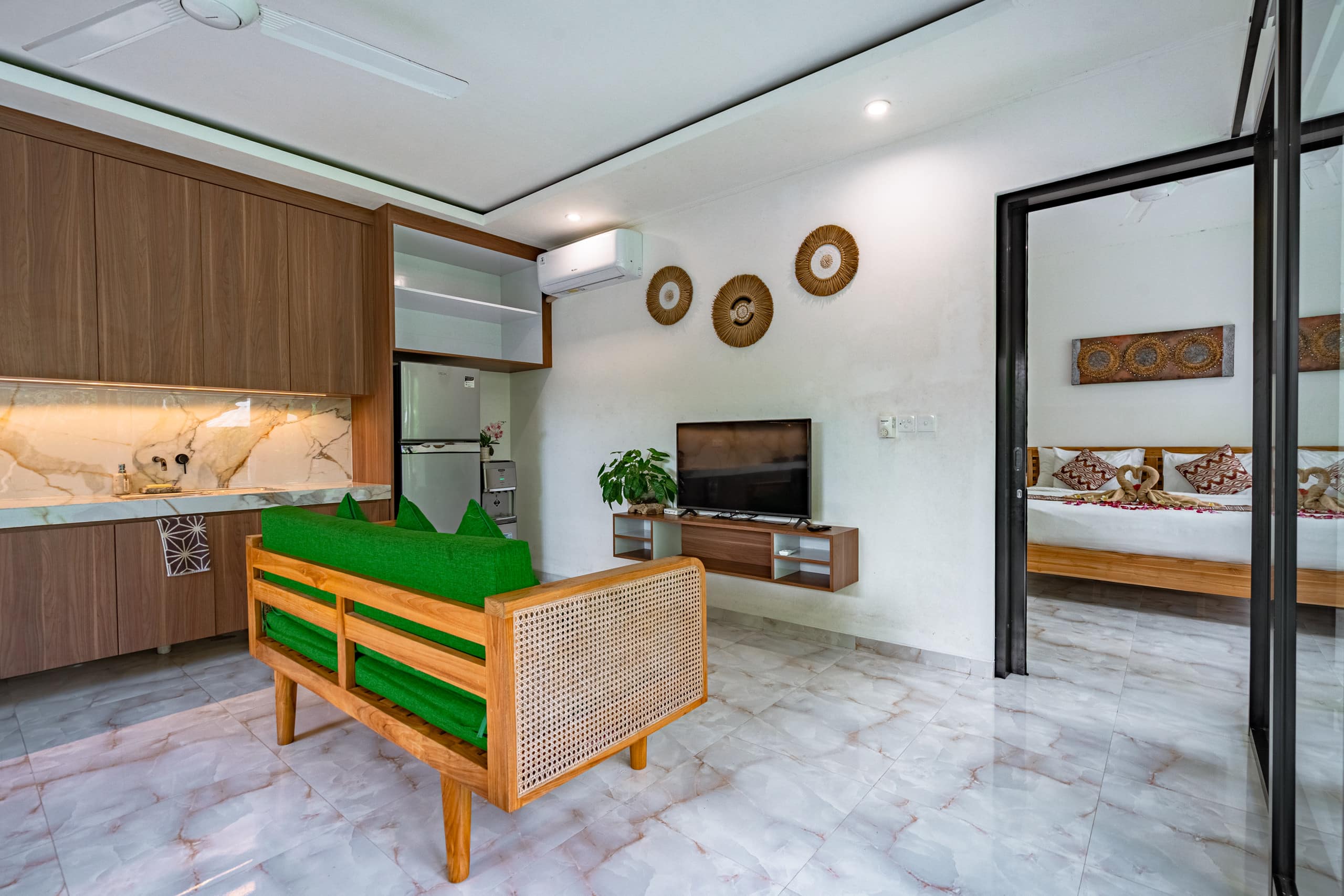 Villa in Ubud with forest views — photo 3