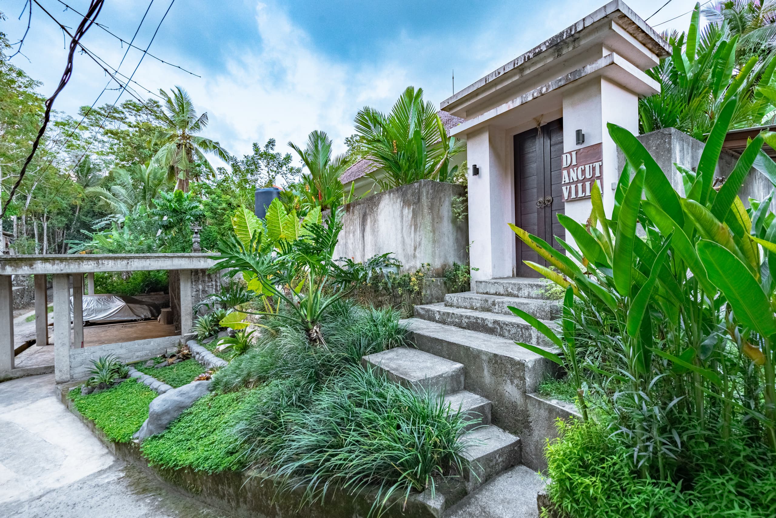 Villa in Ubud with forest views 27